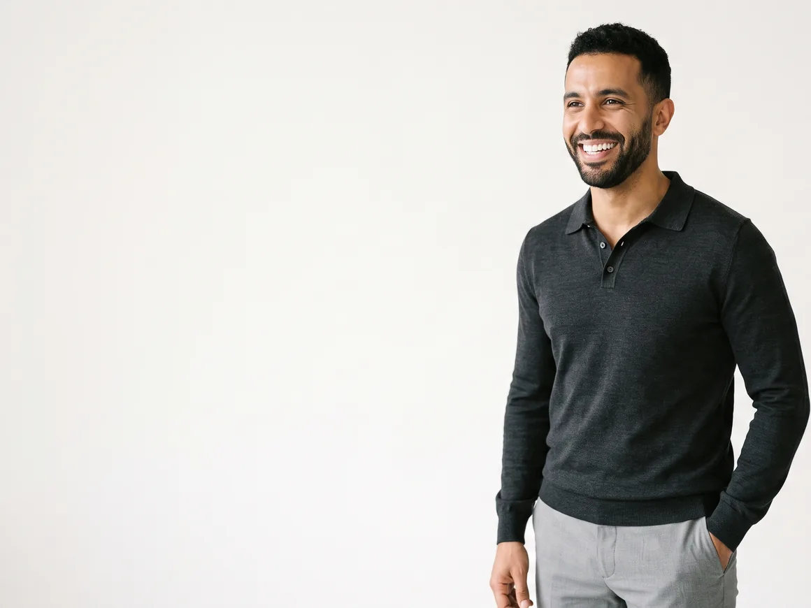 Homme souriant après un Hollywood Smile à Agadir